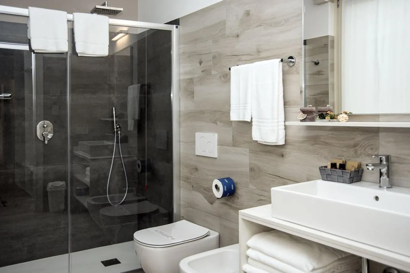 Camelot Appartamenti - Business E Holiday San Martino Buon Albergo 0*,